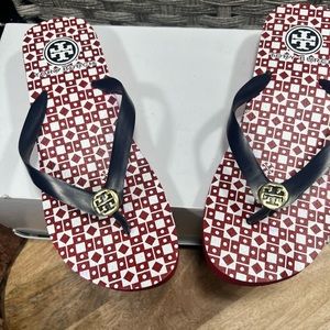 TORY BURCH
Rubber Printed Flip Flops
Size: 9.0 NEW #16